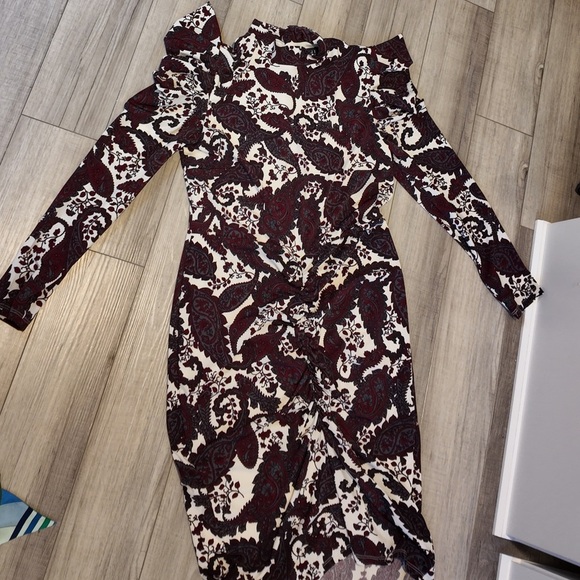 Eloquii Mock Neck Long Sleeve Dress | Size 14, White Burgundy | Bold Colorblocks - Picture 9 of 10